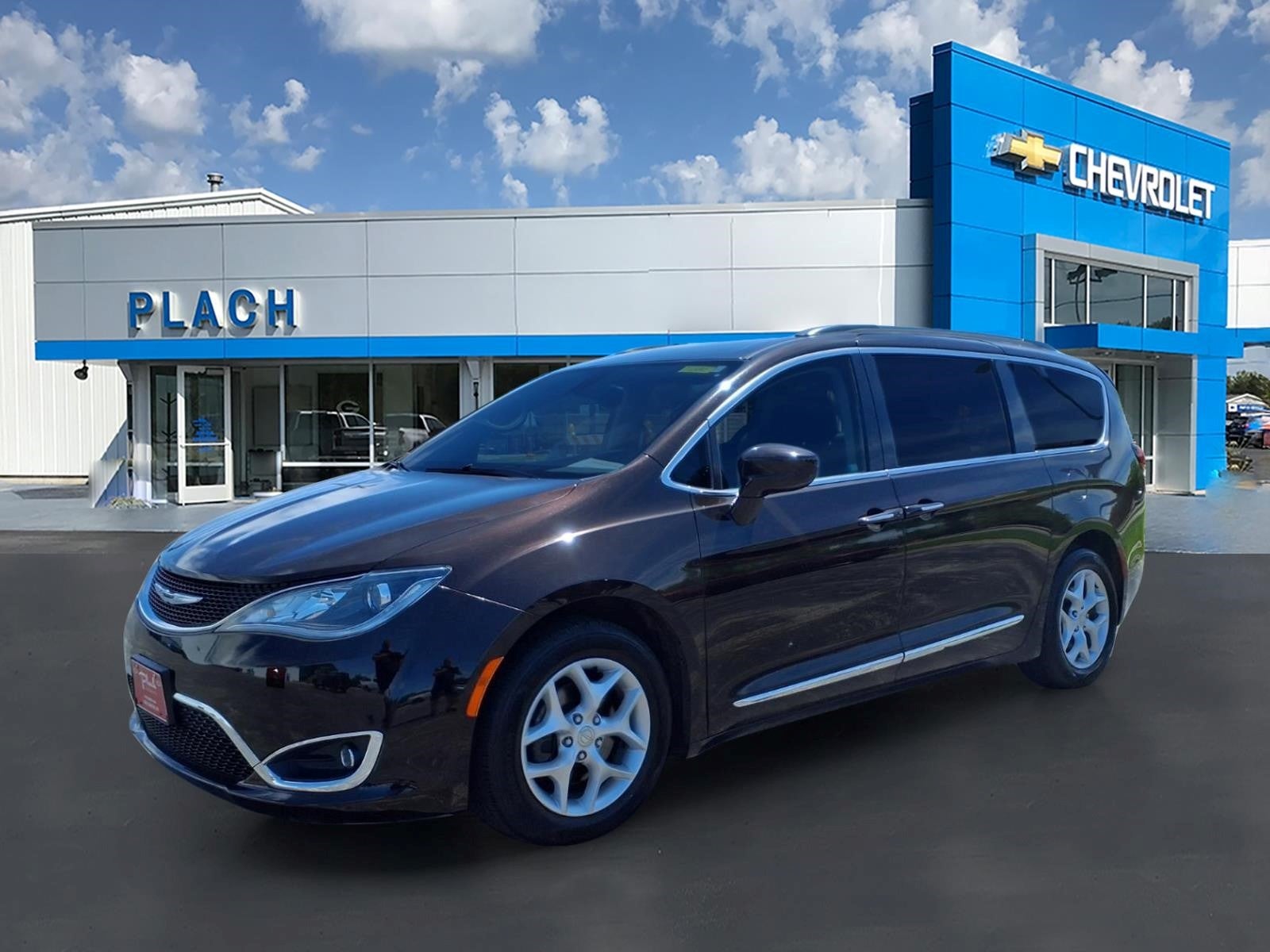 2017 Chrysler Pacifica Touring-L in Purple — front three-quarter view