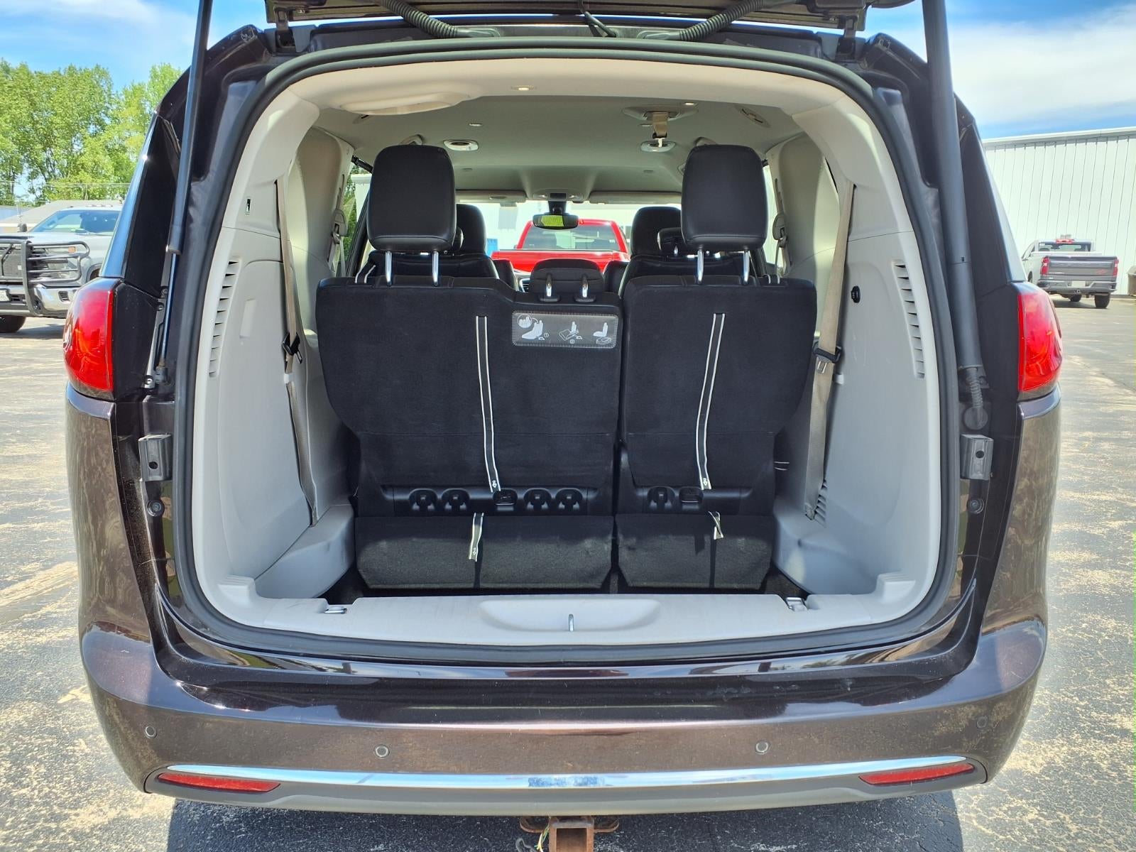 2017 Chrysler Pacifica — detail view